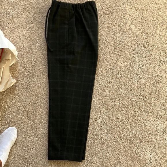 Aritzia Babaton black and white window pane ankle pants excellent condition! - Picture 3 of 8
